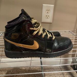JORDAN 1 RETRO PL 'METALLIC GOLD'